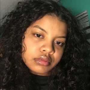 Meet your Posher, Noelia